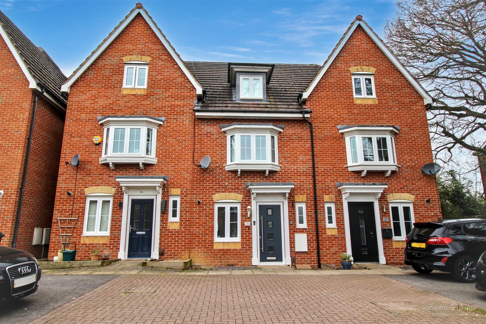 3 bed property in Pryor Close, Reading